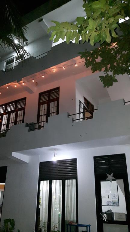 Holiday Inn Unawatuna Exterior foto