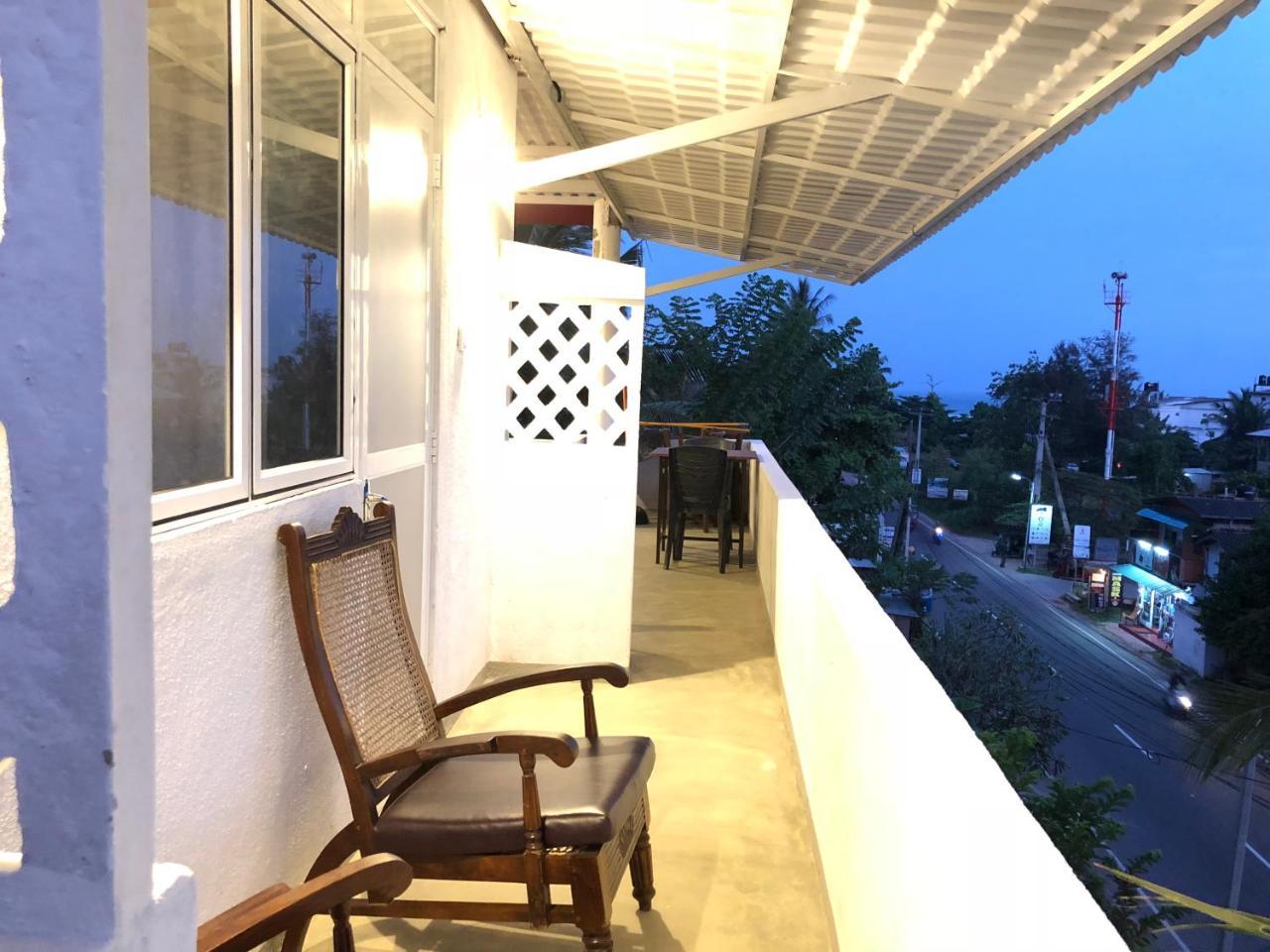 Holiday Inn Unawatuna Exterior foto